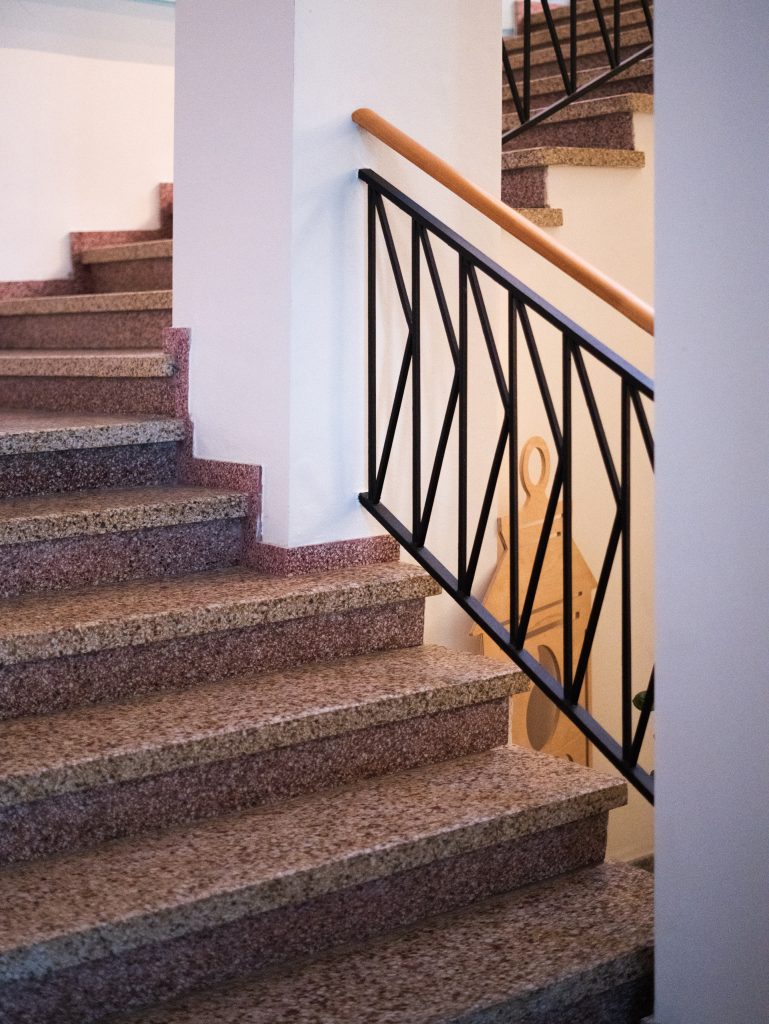 Renovace teraco schodů a podlahy ZŠ Ostrožská Nová ves