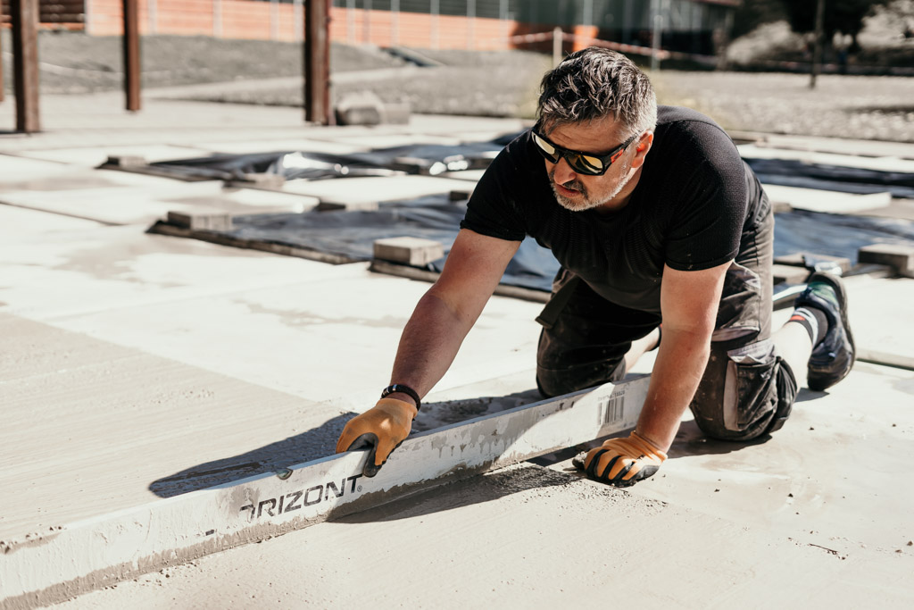 Pokládka teraco podlahy Roštění