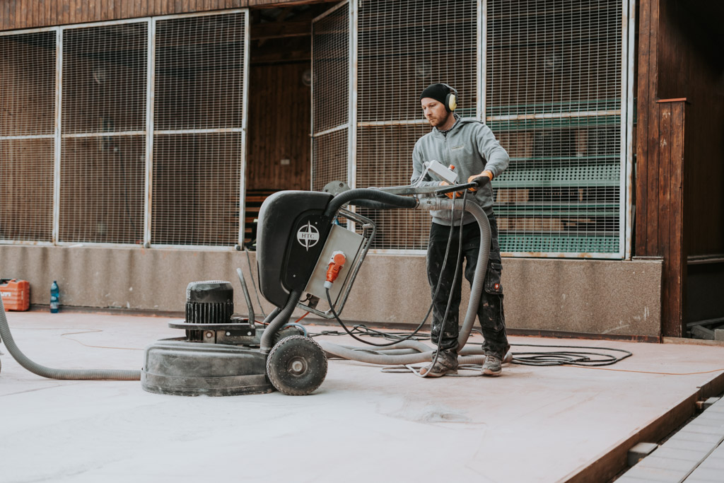 Pokládka teraco podlahy Roštění