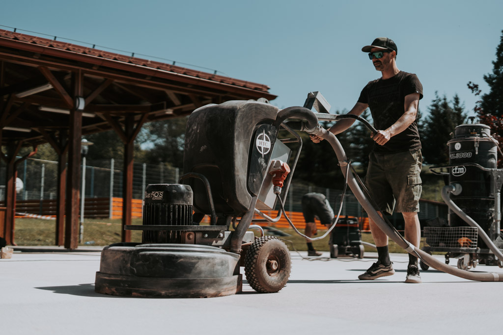 Pokládka teraco podlahy Roštění