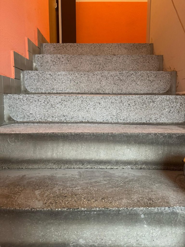 Renovace teraco podlahy panelového domu Hulín