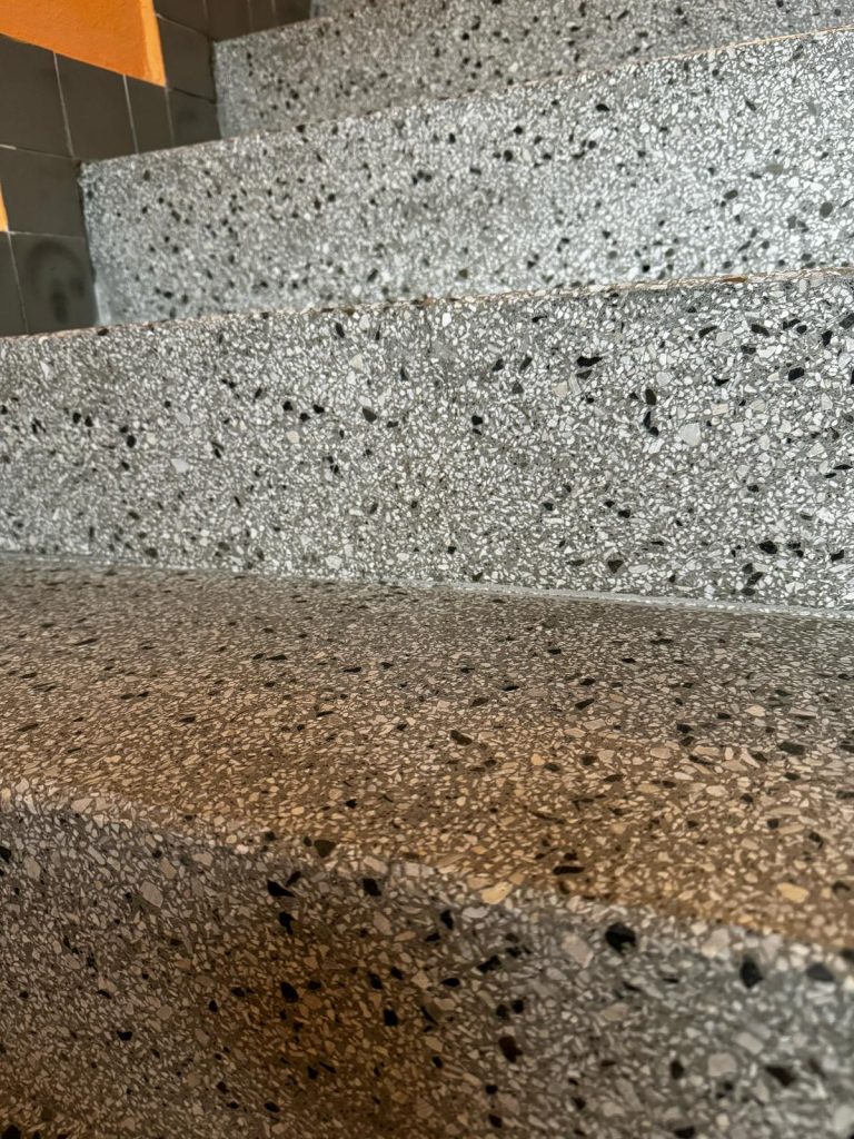 Renovace teraco podlahy a schodiště panelového domu Hulín