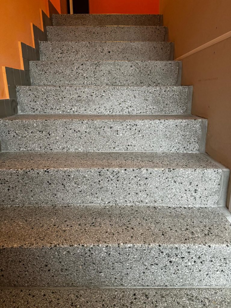 Renovace teraco podlahy a schodiště panelového domu Hulín