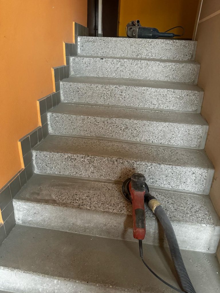 Renovace teraco podlahy a schodiště panelového domu Hulín