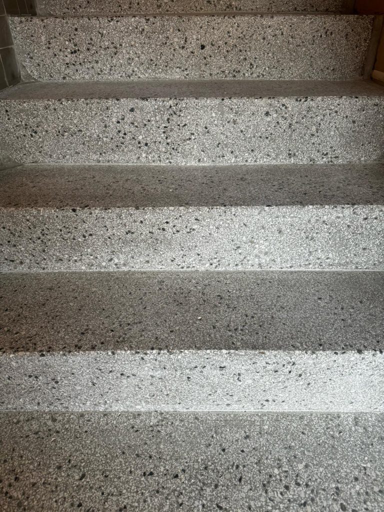 Renovace teraco podlahy a schodiště panelového domu Hulín