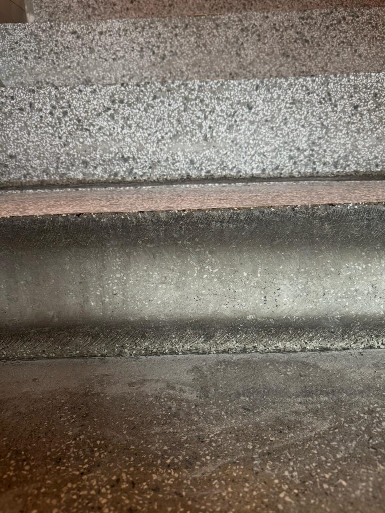 Renovace teraco podlahy panelového domu Hulín