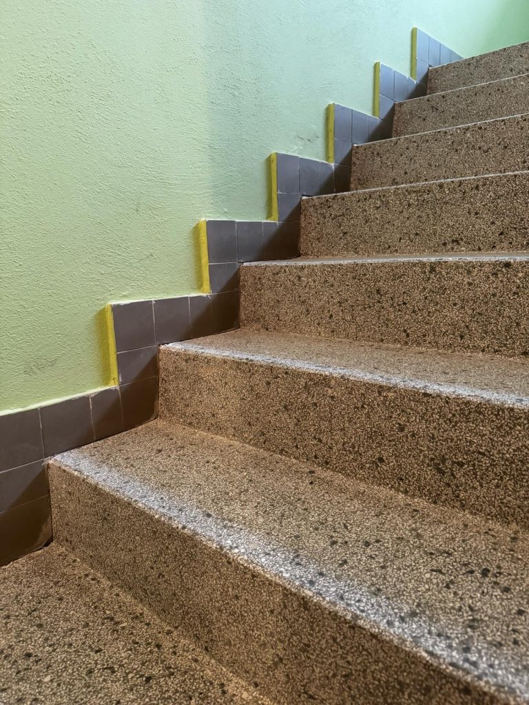 Renovace teraco podlahy a schodiště panelového domu Hulín