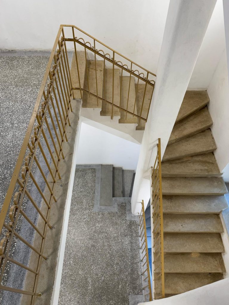 Renovace pískovcového schodiště a teraco podlahy Kroměříž