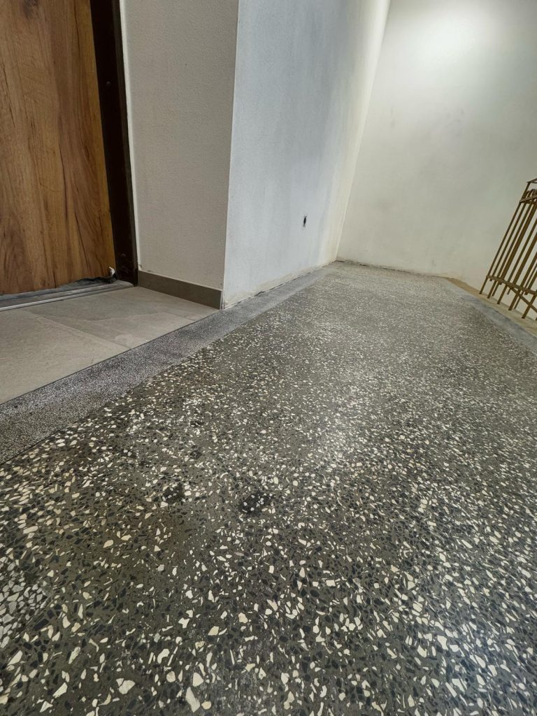 Renovace pískovcového schodiště a teraco podlahy Kroměříž