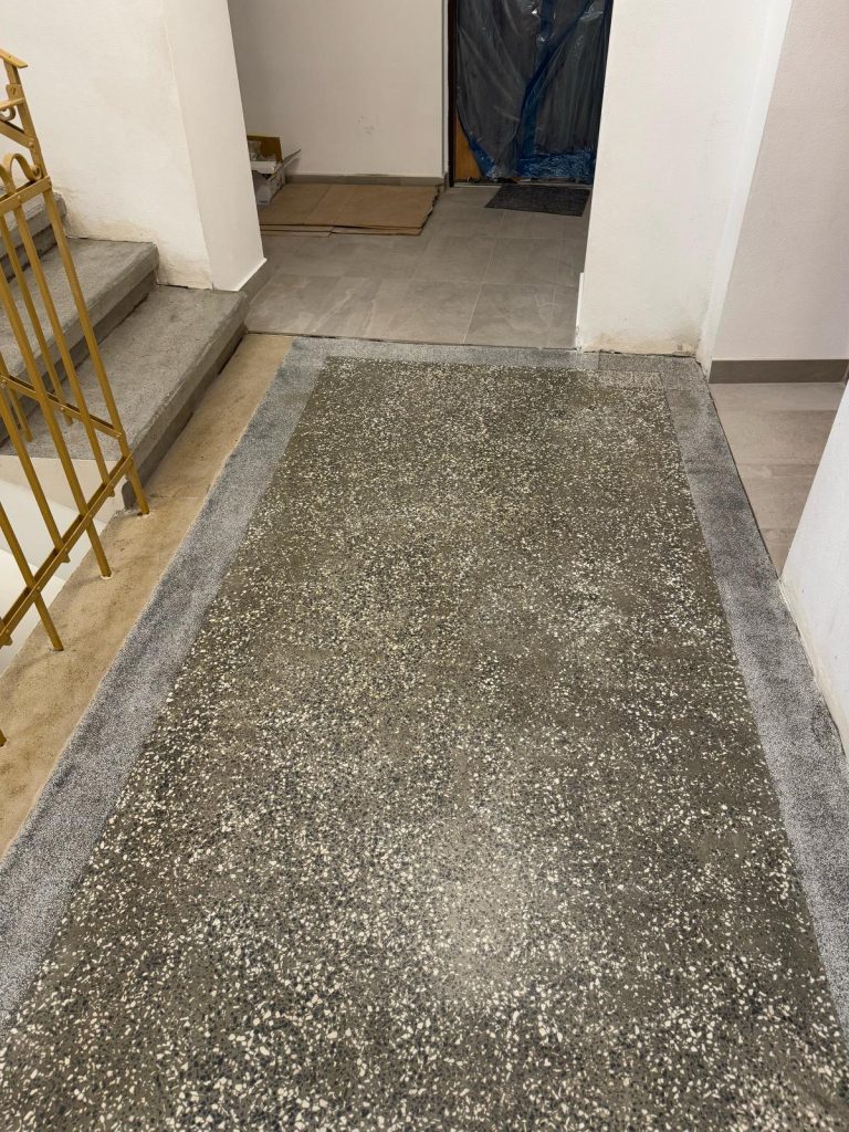 Renovace pískovcového schodiště a teraco podlahy Kroměříž