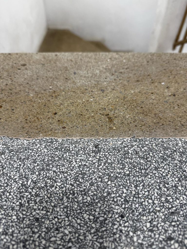 Renovace pískovcového schodiště a teraco podlahy Kroměříž